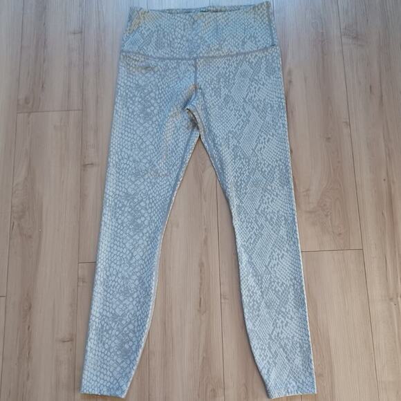 Varley Estrella Yoga Leggings Gray Rattlesnake Size M NWT - Picture 8 of 11
